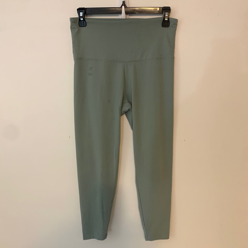 Sage Like New Womens Cropped Marika Yoga Pants size Small